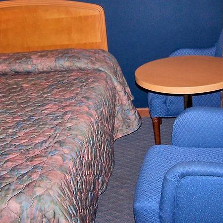 Canuck Inn And Suites Niagara Falls Chambre photo
