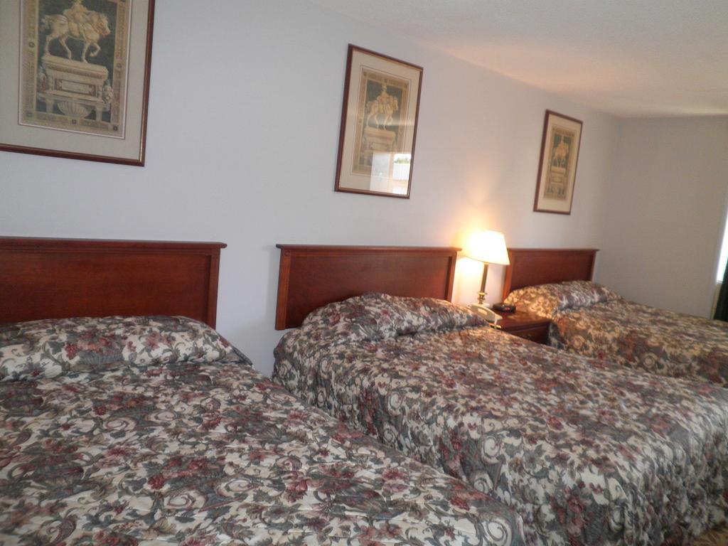 Canuck Inn And Suites Niagara Falls Chambre photo