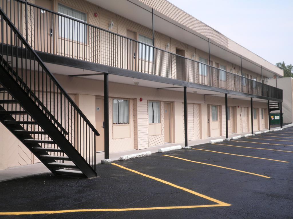 Canuck Inn And Suites Niagara Falls Extérieur photo